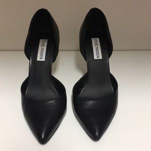 Steve Madden black pointed pumps